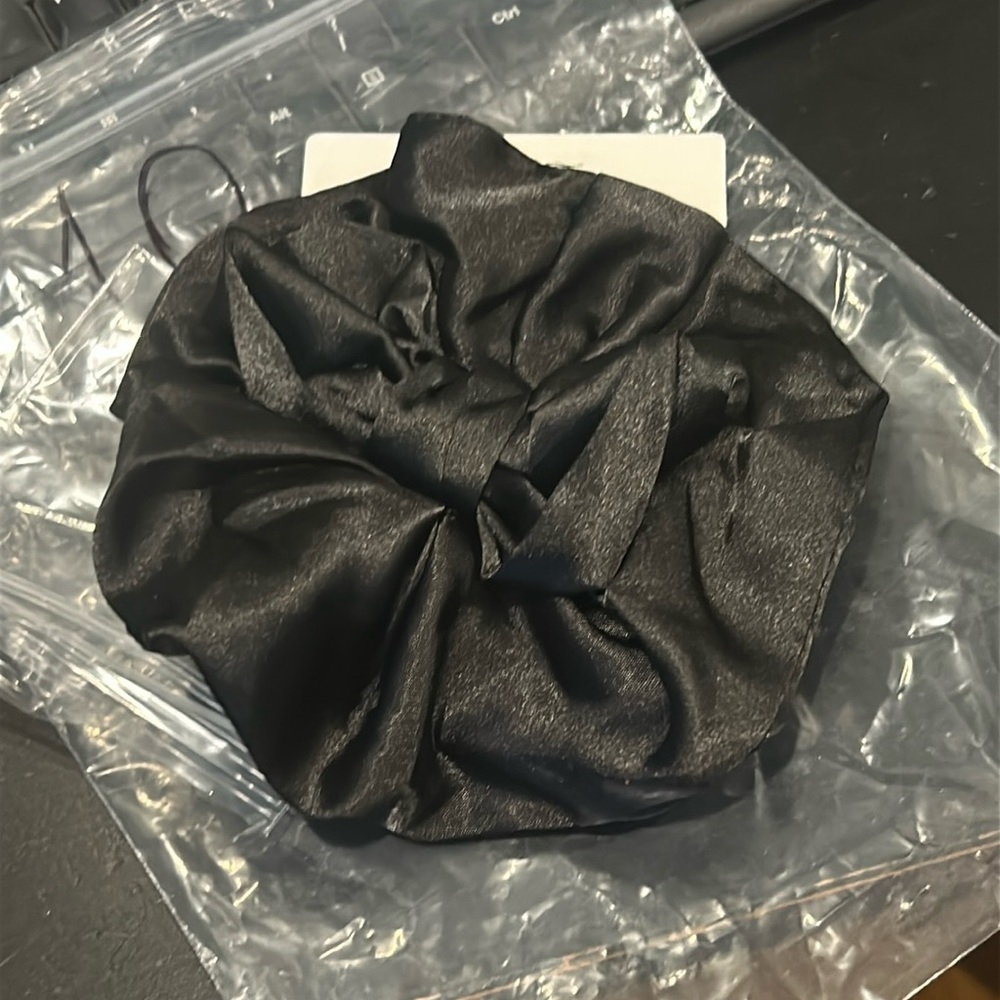 FREE PEOPLE SUPER SATIN SCRUNCHIE NEW
